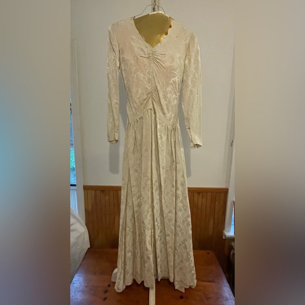Elegant Cream Wedding Dress